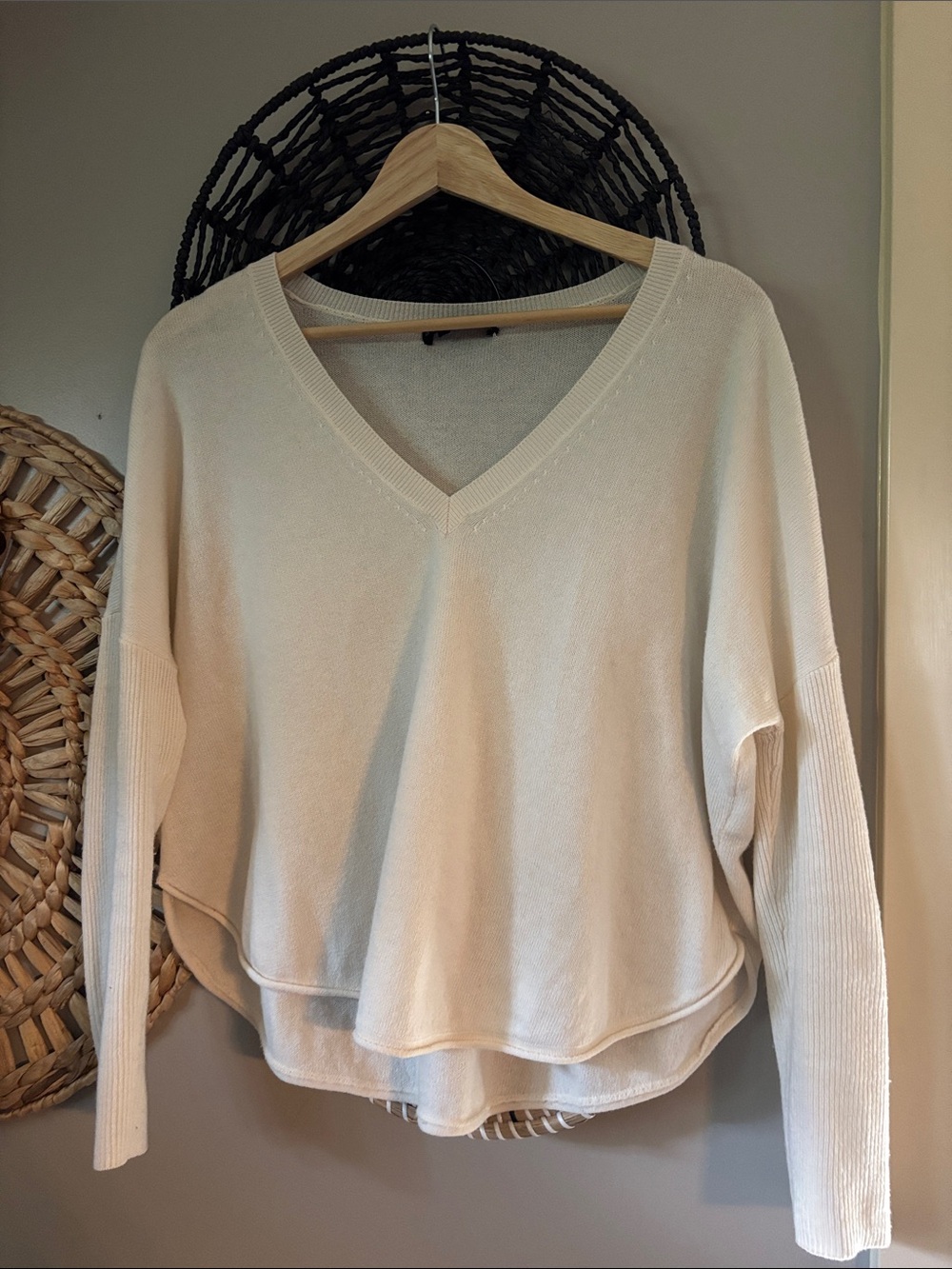 Alice & Olivia cashmere Cream Sweater